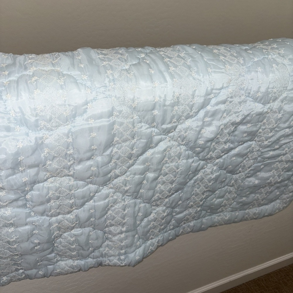 Vtg Acrylic Baby Blanket Blue&white Nylon Trim Acrylic Baby Morgan? - Picture 3 of 6